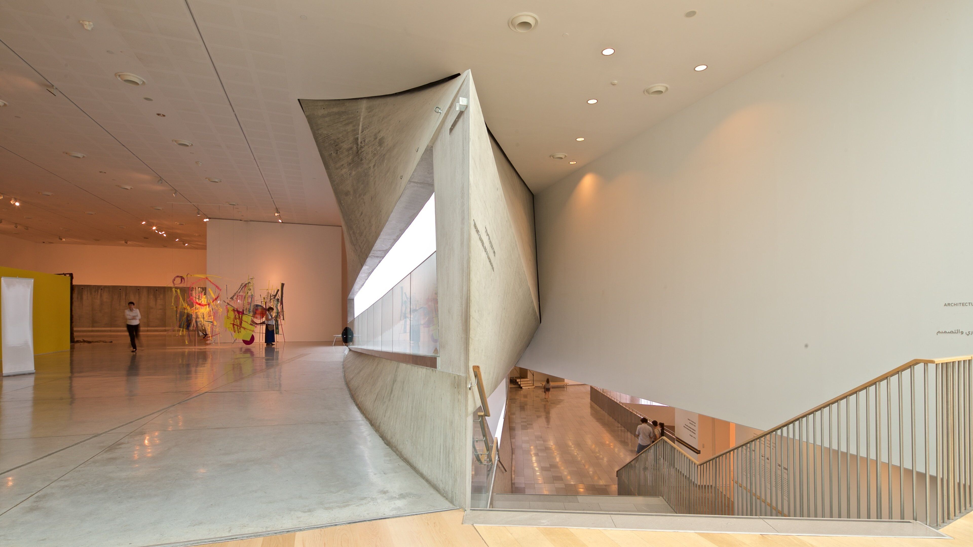 พิฑิธภัณฑ์ศิลปะ เทลอาวีฟ ซึ่งรวมถึง ศิลปะ และ การตกแต่งภายใน