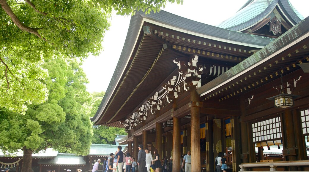 Meiji Jingu Shrine showing religious elements and a temple or place of worship