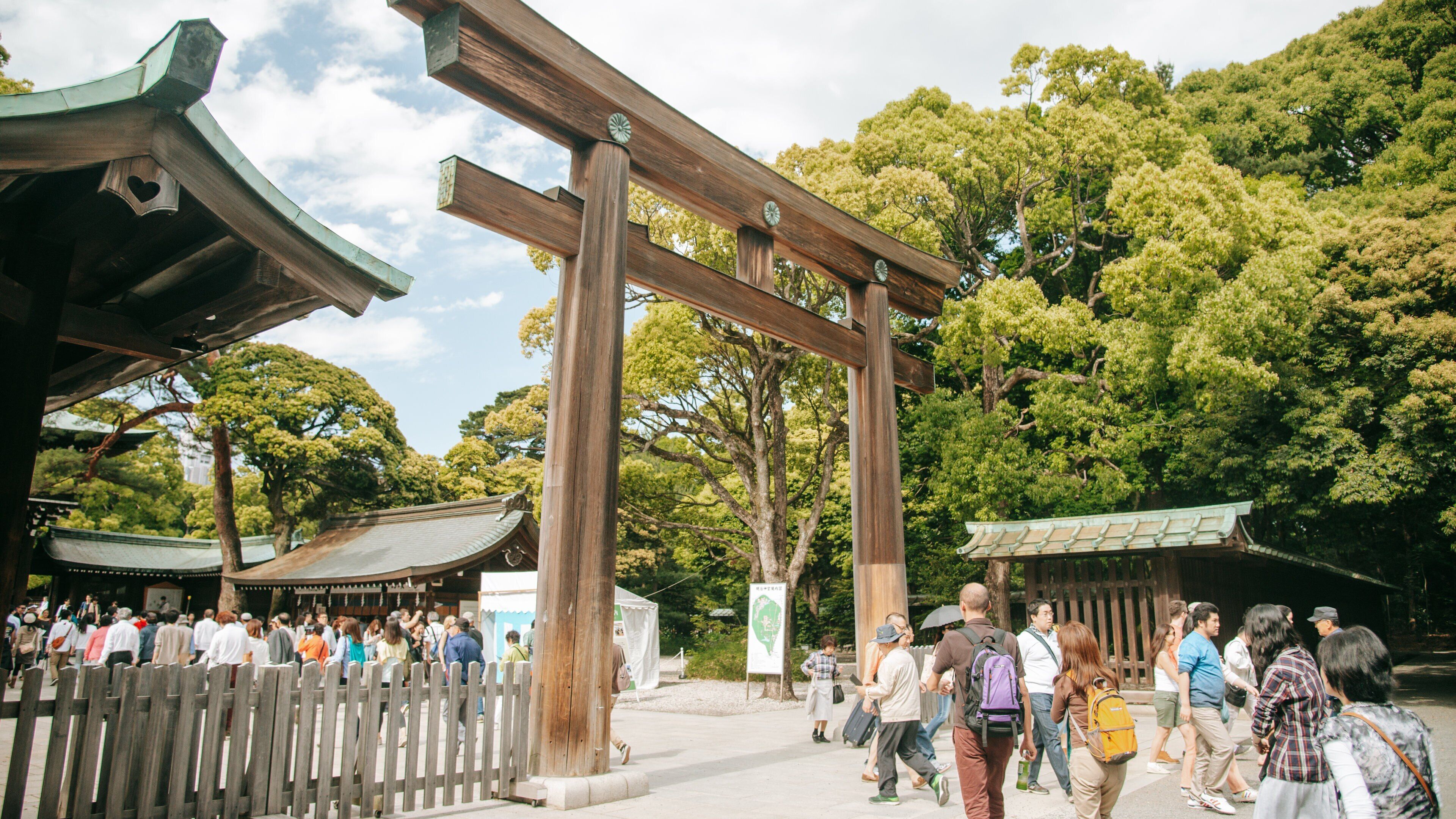 Meiji Jingu Shrine showing a temple or place of worship and street scenes