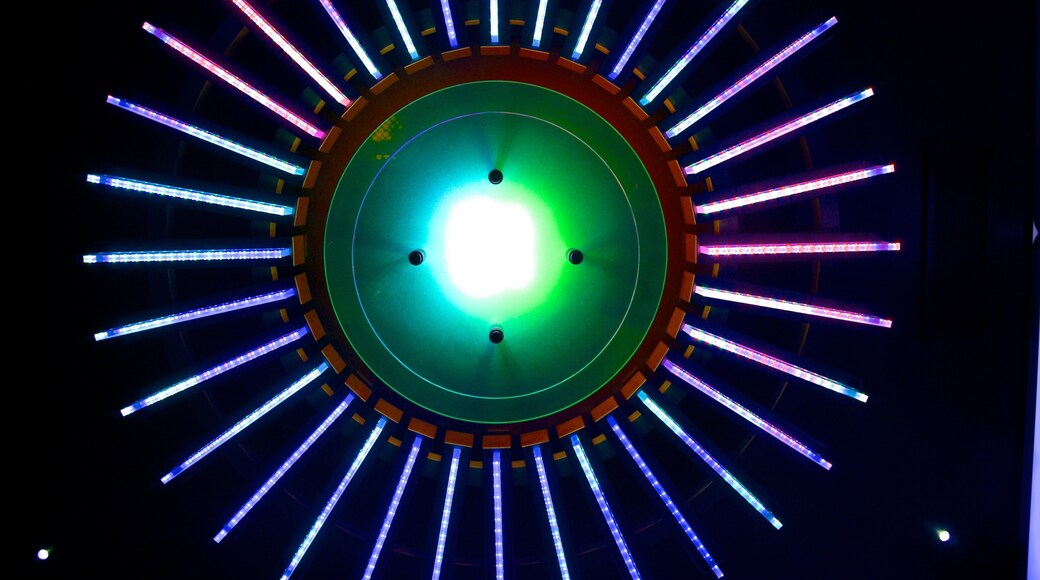 Tokyo Tower which includes modern architecture