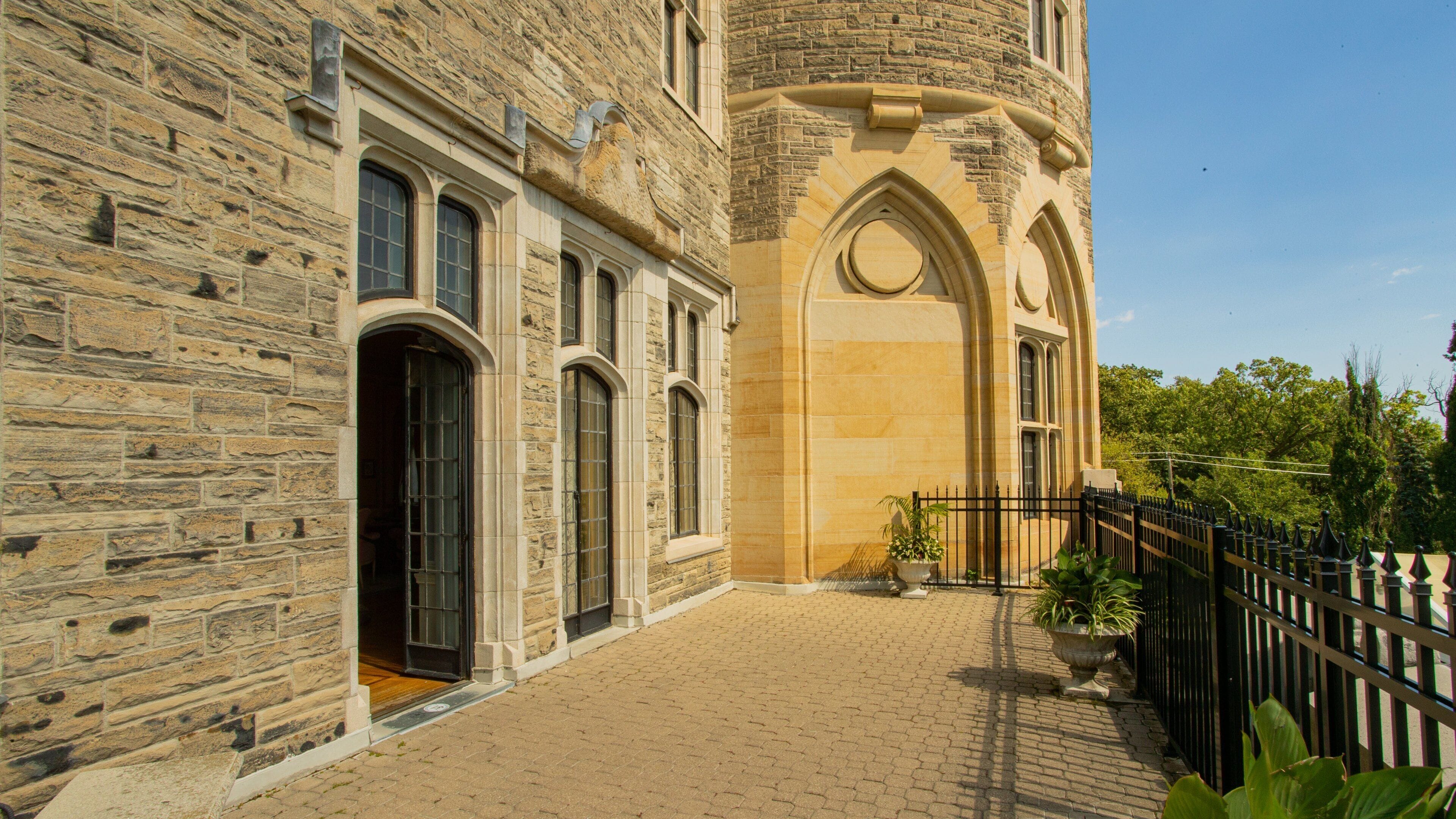 Casa Loma which includes heritage architecture