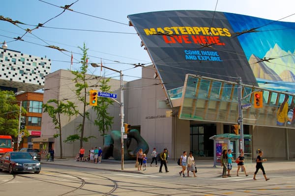 La Galerie d’art de l’Ontario, avec une grande enseigne indiquant : « Ici résident les chefs-d’œuvre ».