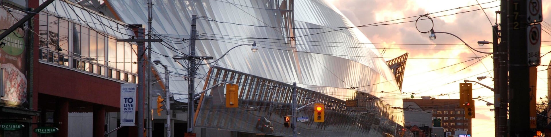 ์จํ๋ฆฌ์ค ๋ฏธ์ ๊ด ์ด ํฌํจ ์ผ๋ชฐ, ๋์ ๊ณผ ๊ฑฐ๋ฆฌ ํ๊ฒฝ