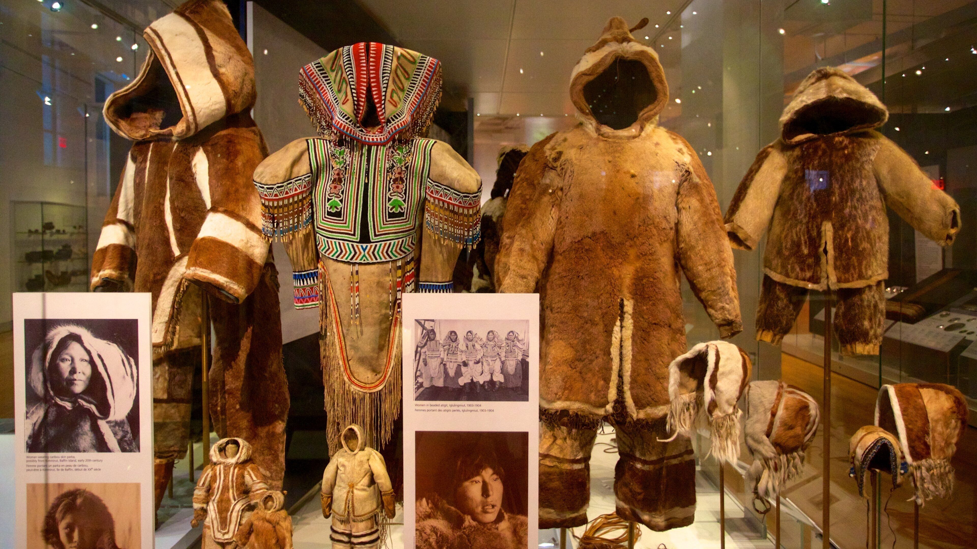 Royal Ontario Museum, Toronto, Ontario, Canada som inkluderer innendørs