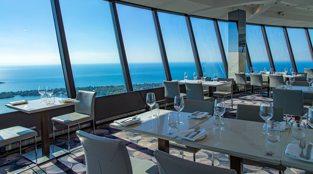 CN Tower showing interior views, views and dining out