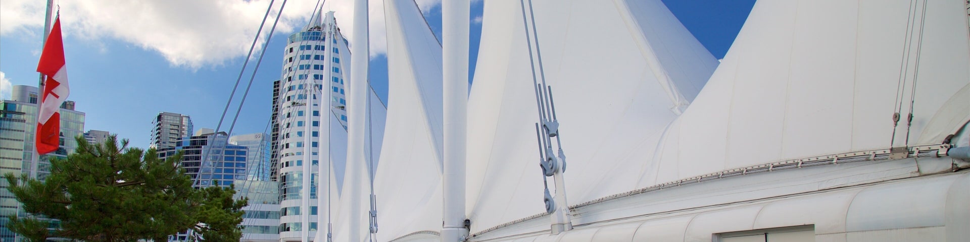 Canada Place showing modern architecture and a city