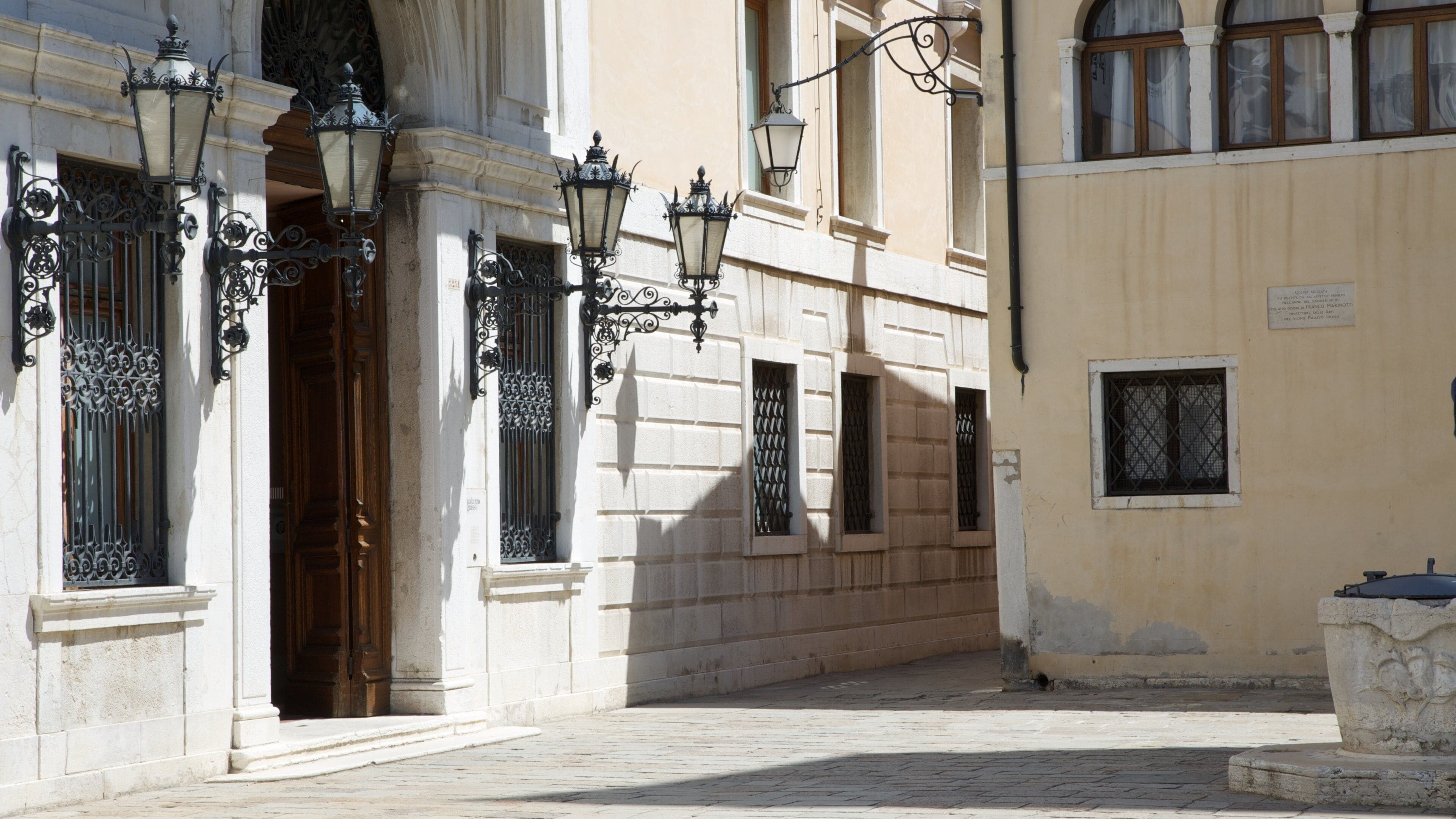 Palazzo Grassi showing street scenes and heritage architecture