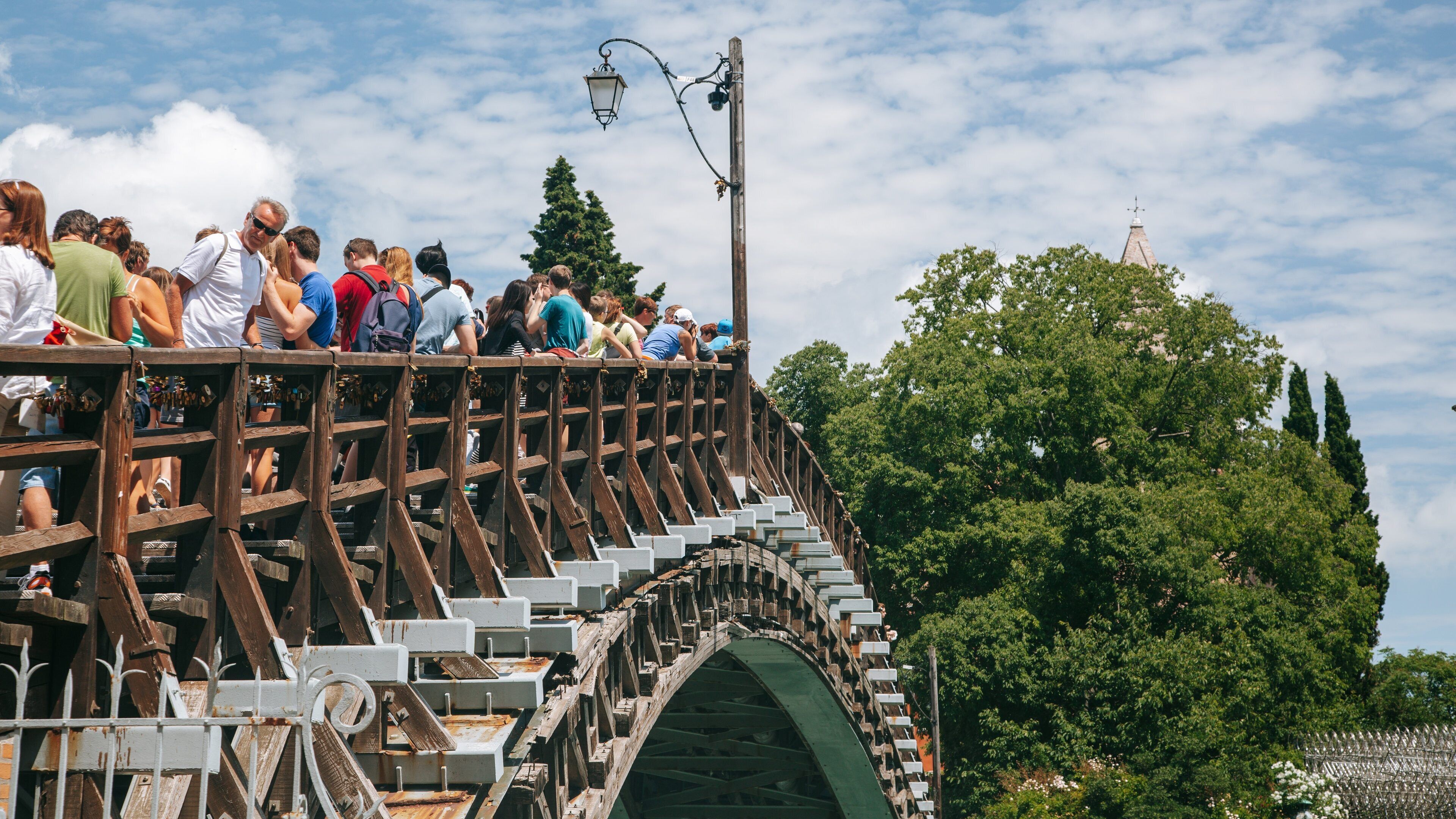 Teatro La Fenice featuring a bridge as well as a small group of people