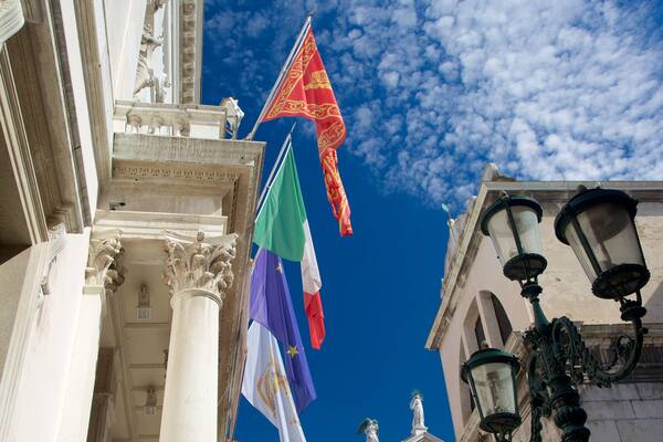 La Fenicen oopperatalo featuring vanha arkkitehtuuri ja kaupunki