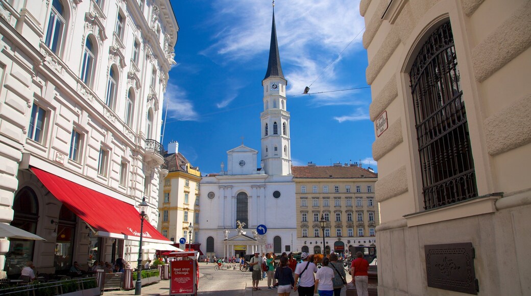 Kejserliga slottet Hofburg presenterar gatuliv, en stad och historiska element