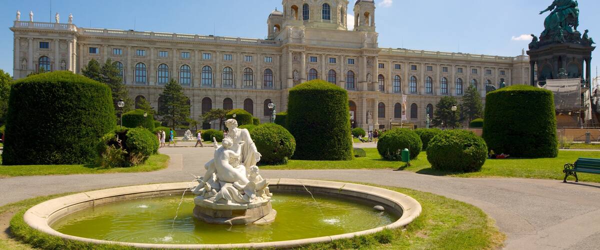 Kunsthistorisches Museum welches beinhaltet Park, Platz oder Plaza und historische Architektur