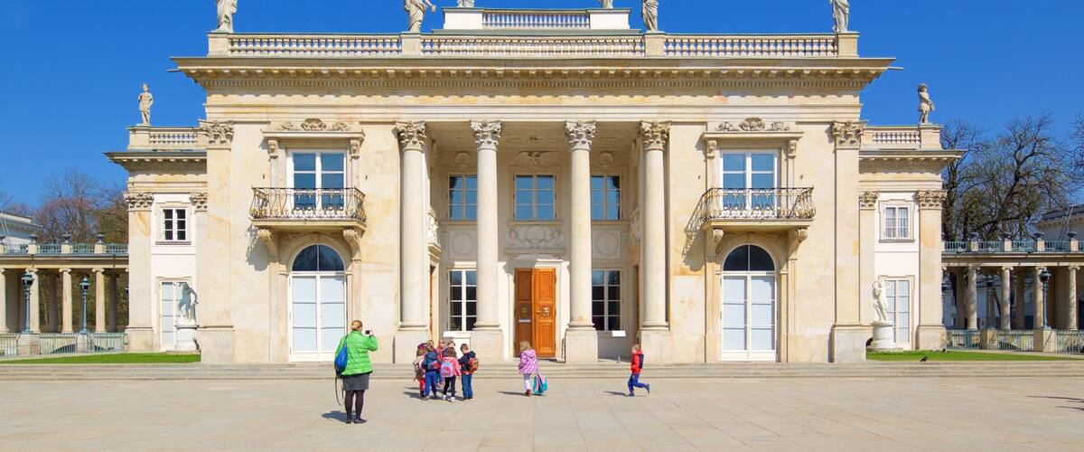 Lazienki Palace showing a castle and heritage elements
