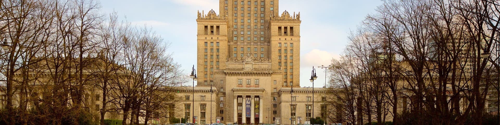 Palais de la culture et des sciences qui includes patrimoine architectural et patrimoine historique