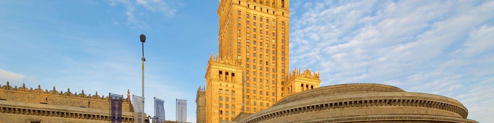 Palacio de la Cultura y las Ciencias que incluye elementos del patrimonio y patrimonio de arquitectura