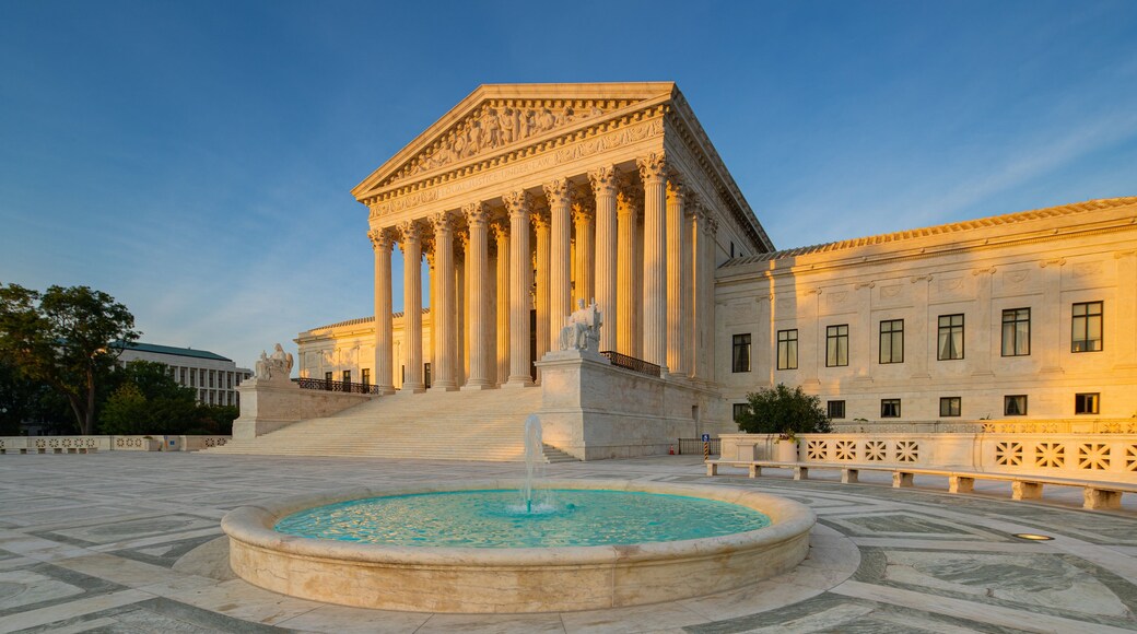 Supreme Court of the United States which includes a fountain, an administrative buidling and heritage architecture