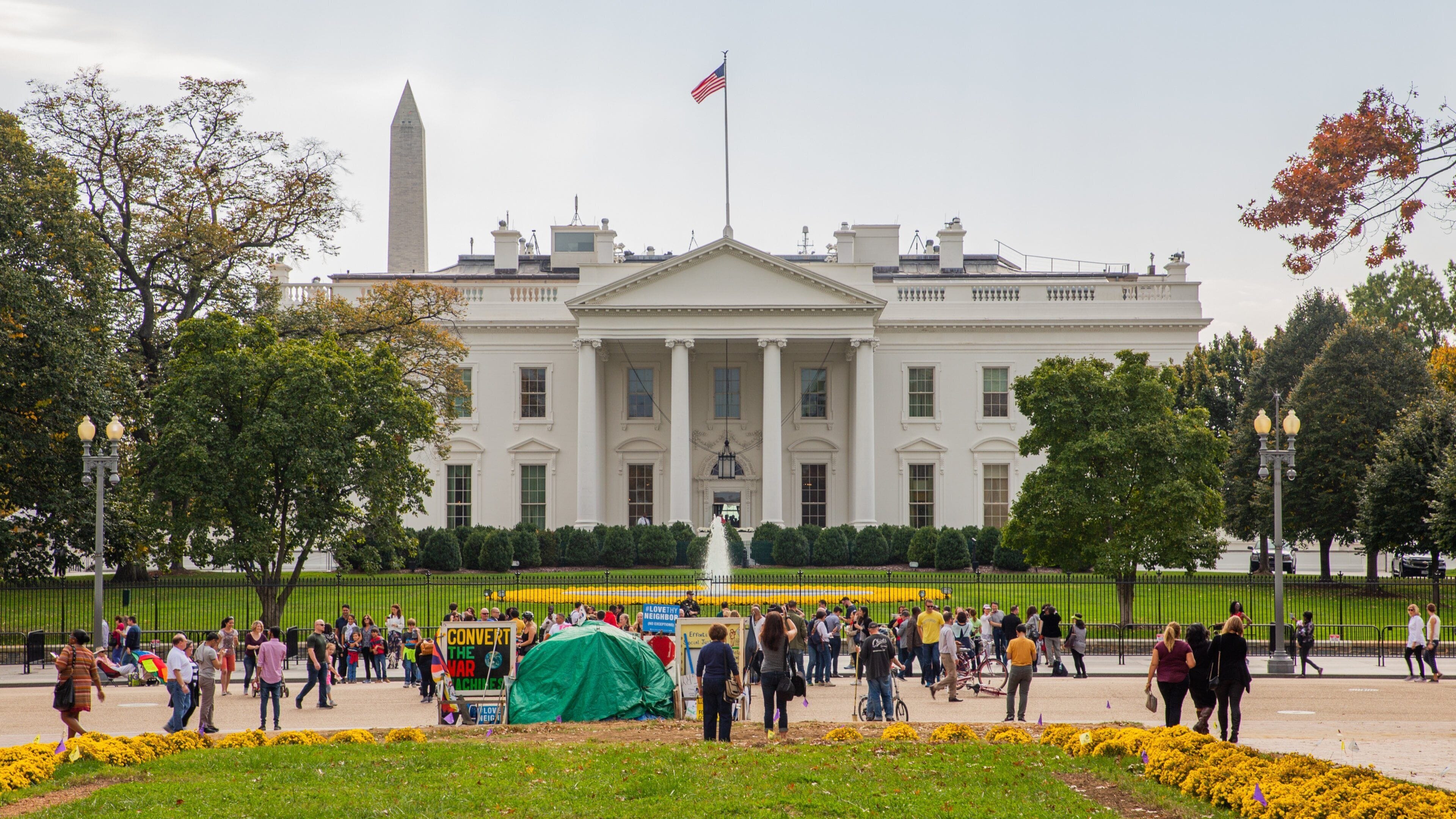 White House which includes heritage architecture and an administrative buidling as well as a large group of people