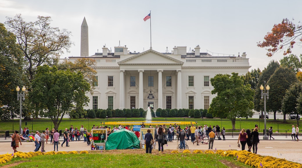 White House which includes heritage architecture and an administrative buidling as well as a large group of people