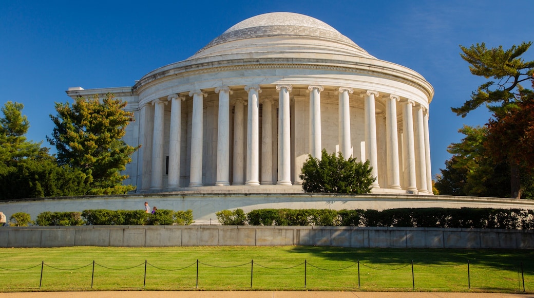Jefferson Memorial showing heritage architecture and an administrative buidling