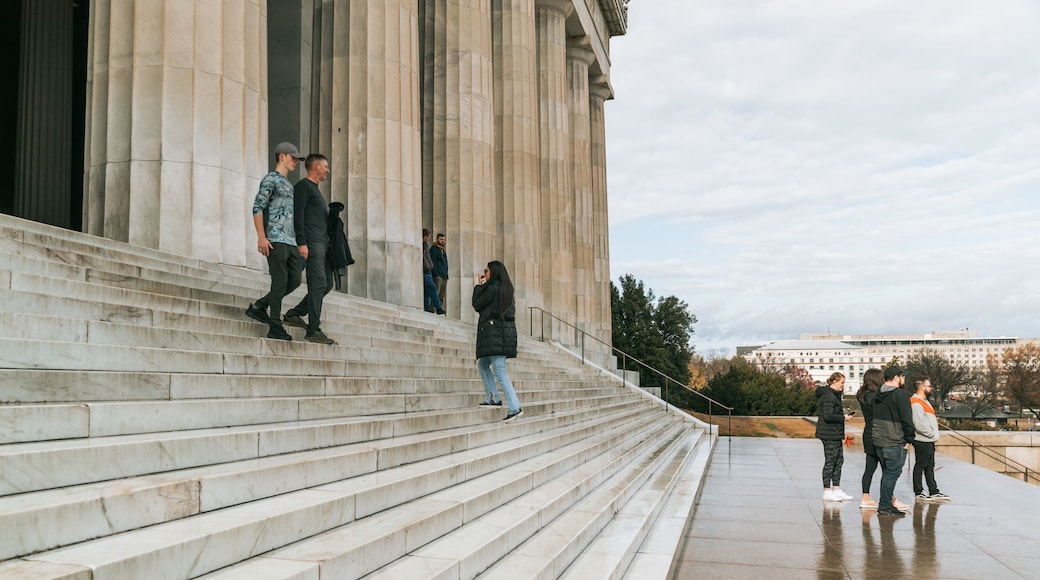Lincoln Memorial featuring heritage architecture and an administrative buidling as well as a small group of people