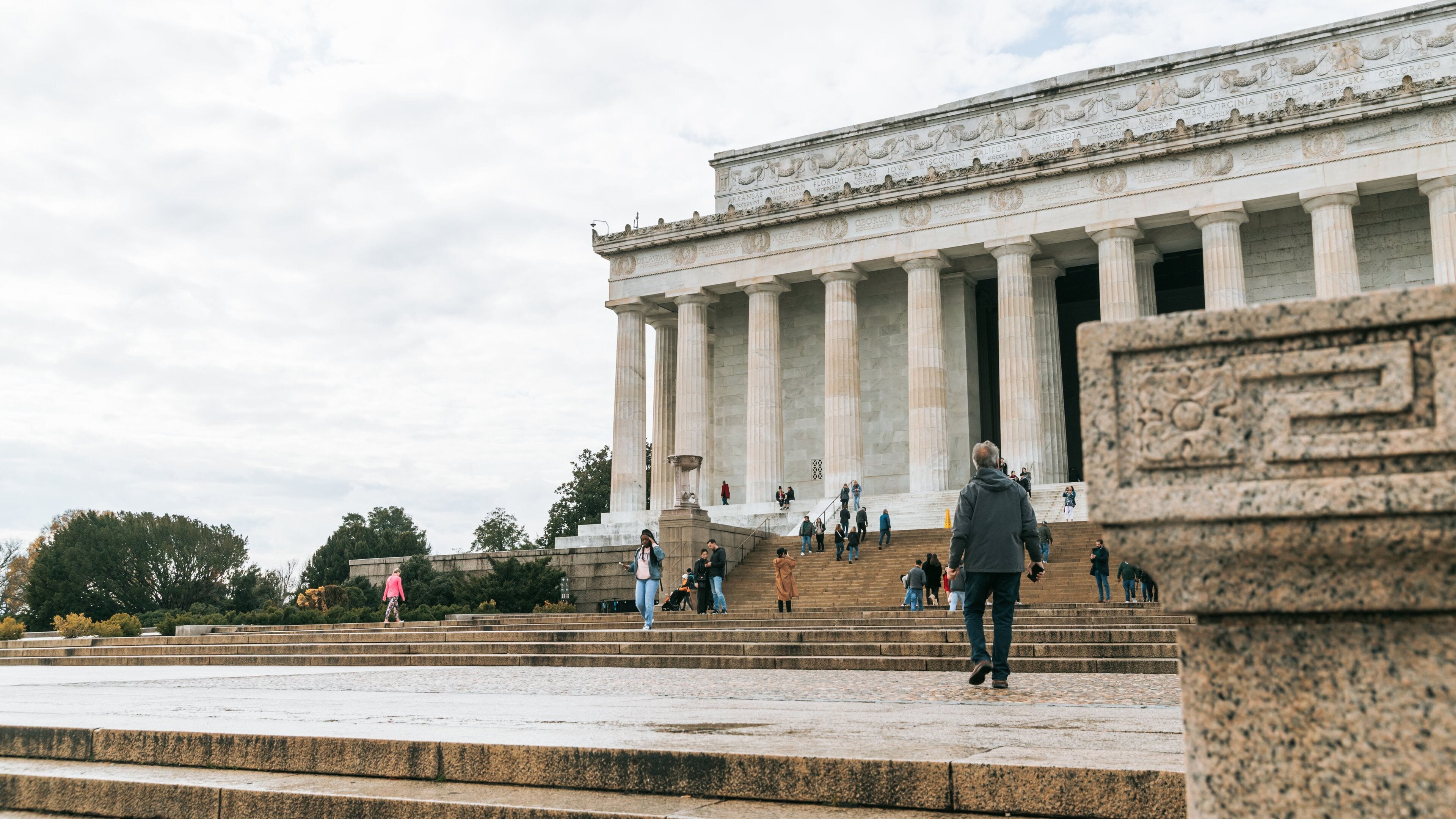 Lincoln Memorial featuring heritage architecture, an administrative buidling and street scenes