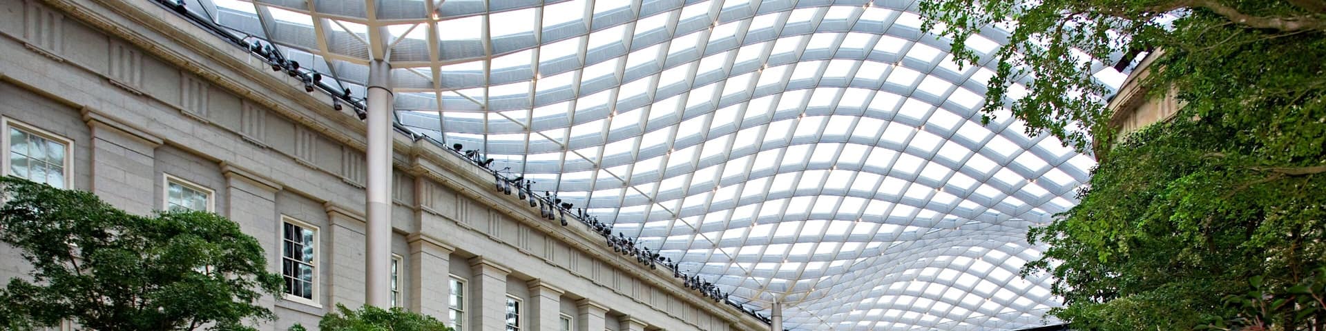 Smithsonian American Art Museum showing interior views