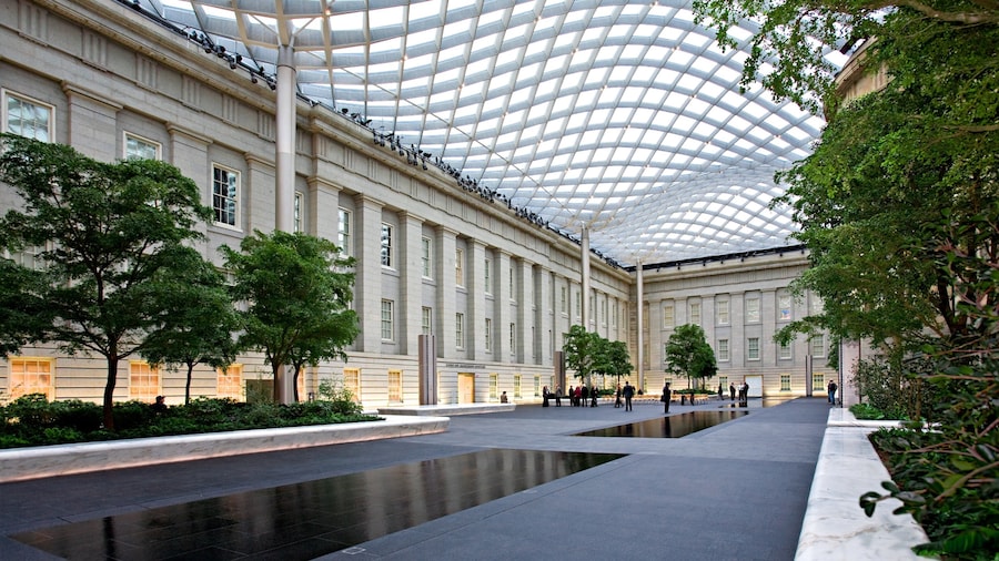 Smithsonian American Art Museum showing interior views