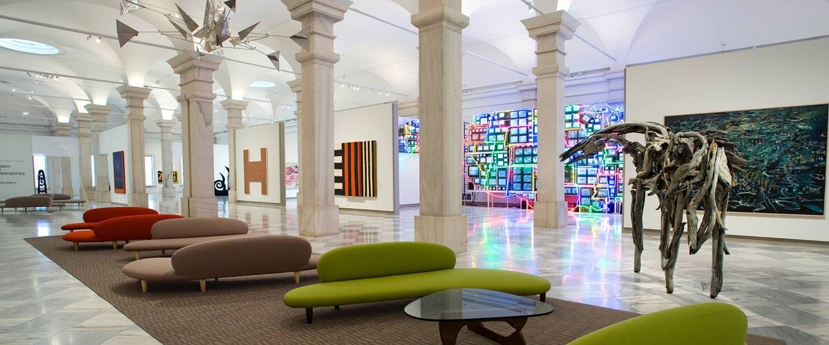 Smithsonian American Art Museum showing interior views and art