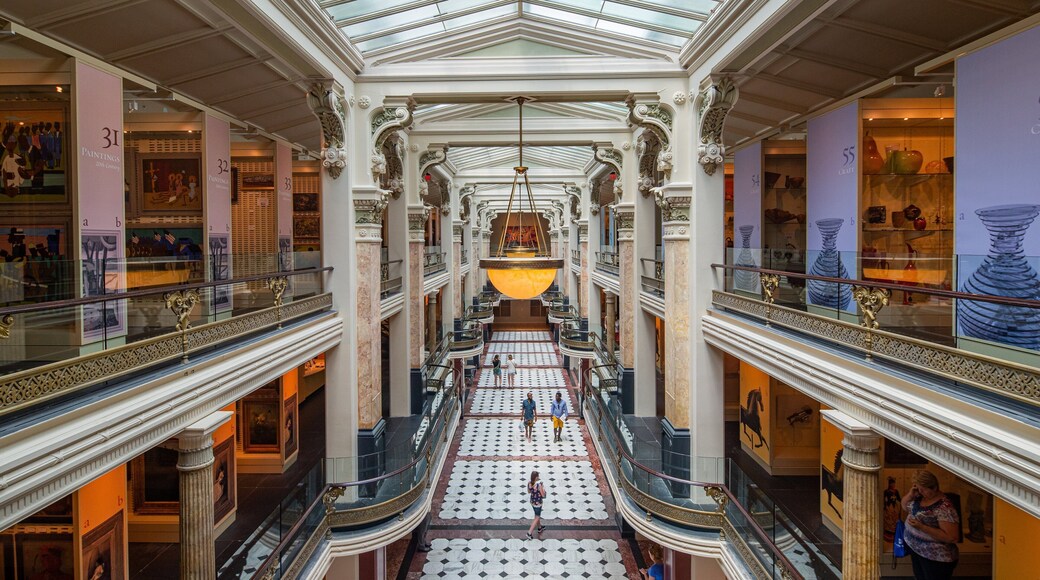 Washington featuring interior views