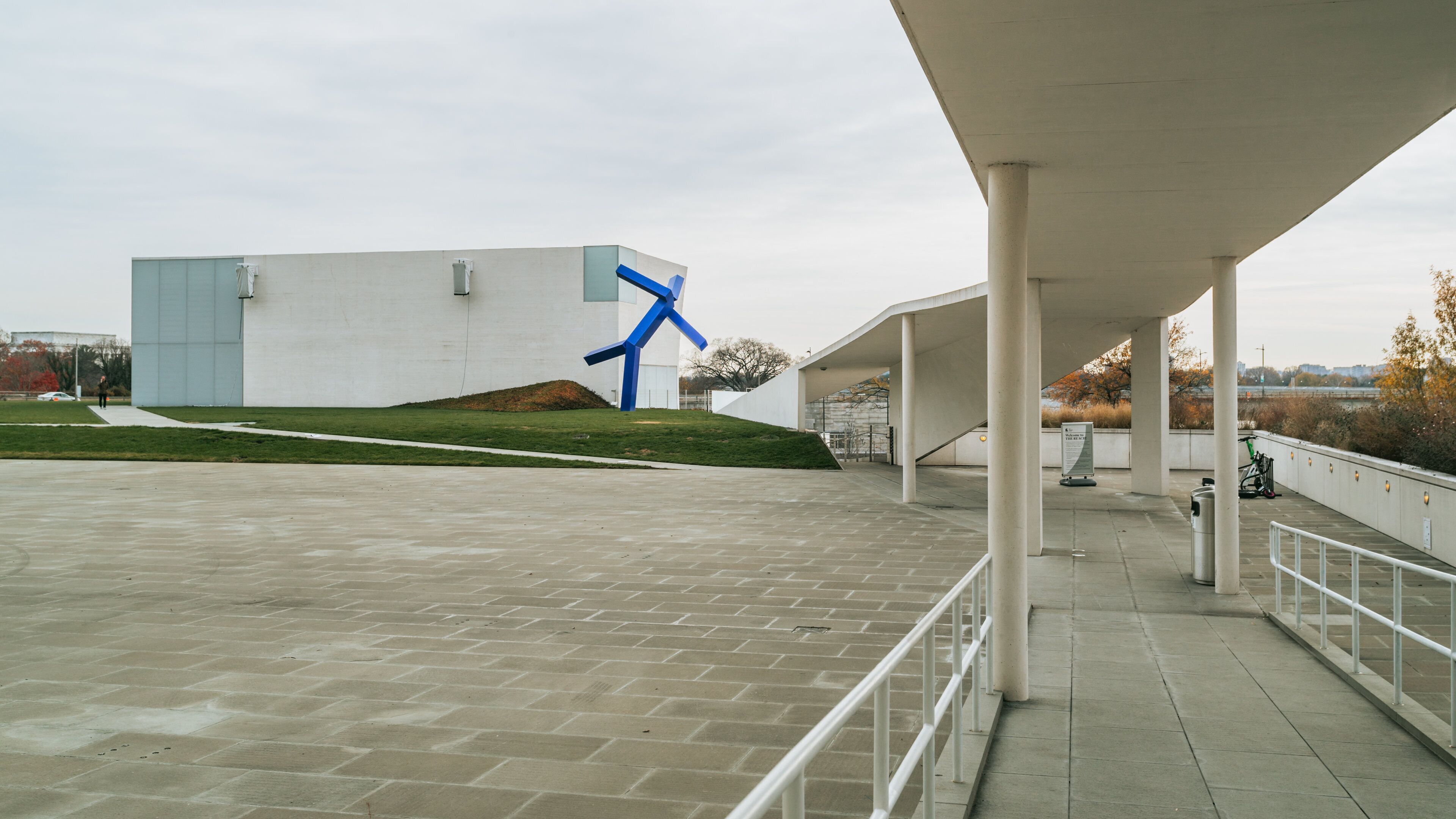 Kennedy Center featuring outdoor art