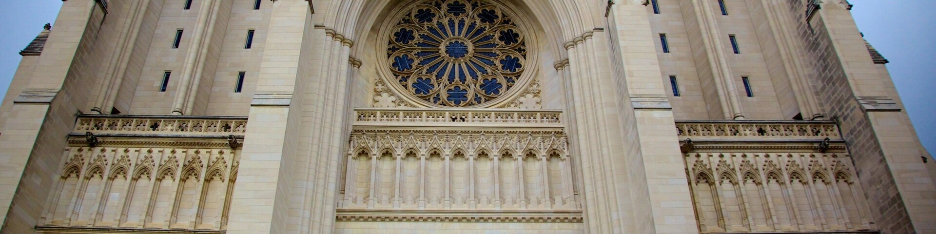 Washington National Cathedral showing religious aspects, a church or cathedral and heritage architecture