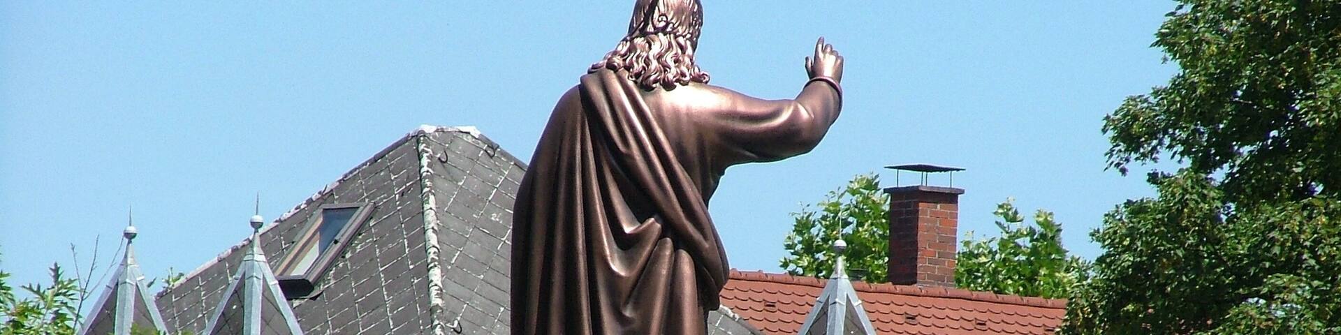 Christus über den Gräbern