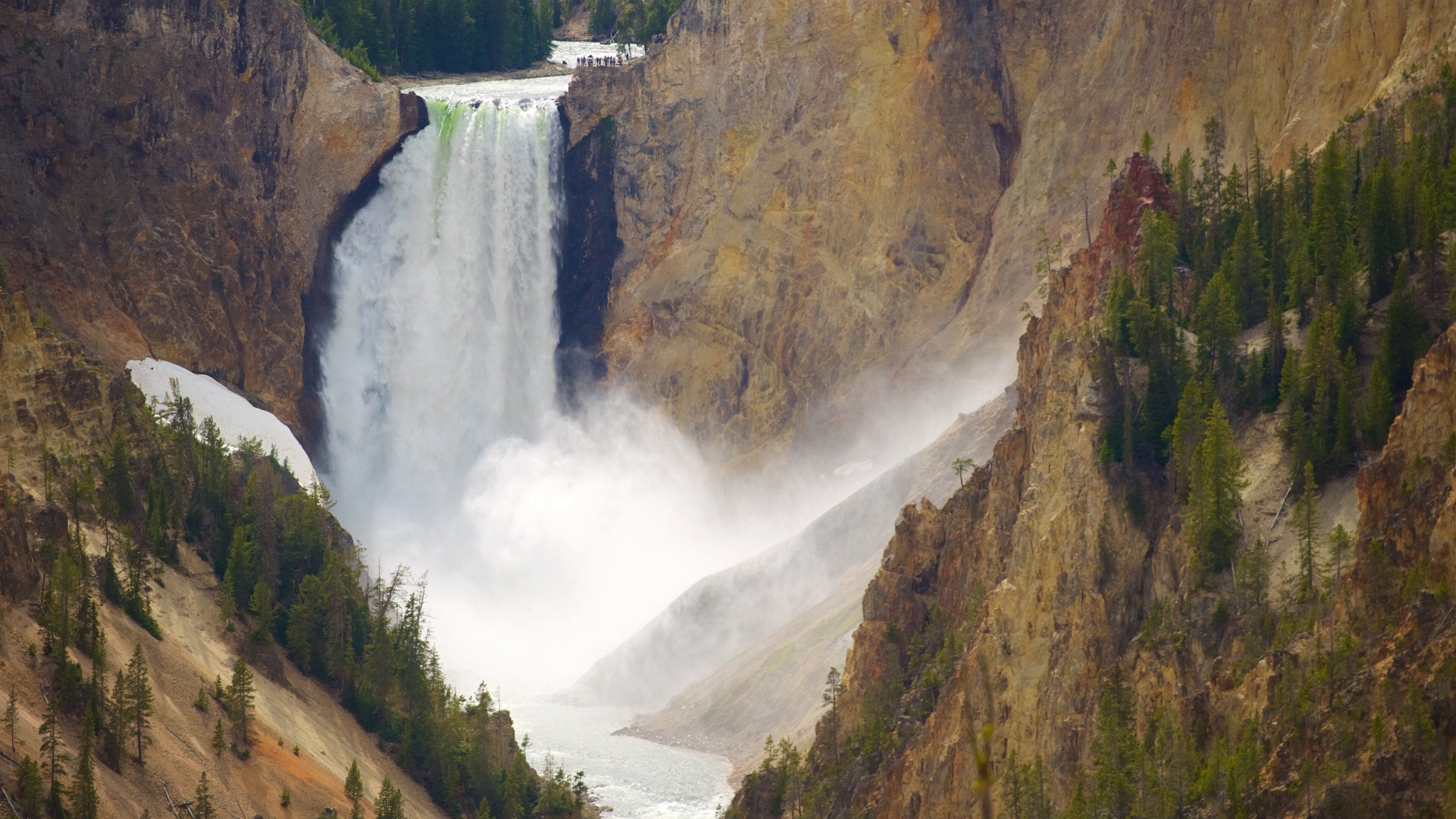 Grand Canyon i Yellowstone og byder på strømfald, en kløft eller slugt og en kaskade