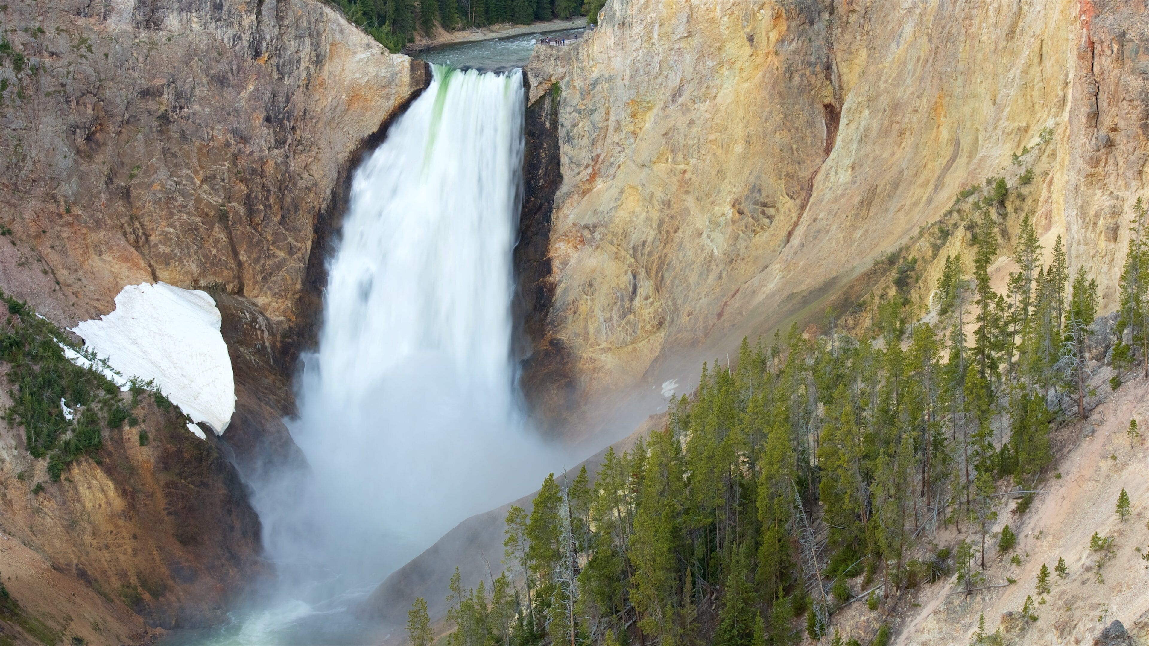 แกรนด์แคนยอนเยลโลว์สโตน เนื้อเรื่องที่ ช่องเขาหรือหุบเขา, กระแสน้ำไหลเชี่ยว และ น้ำตก