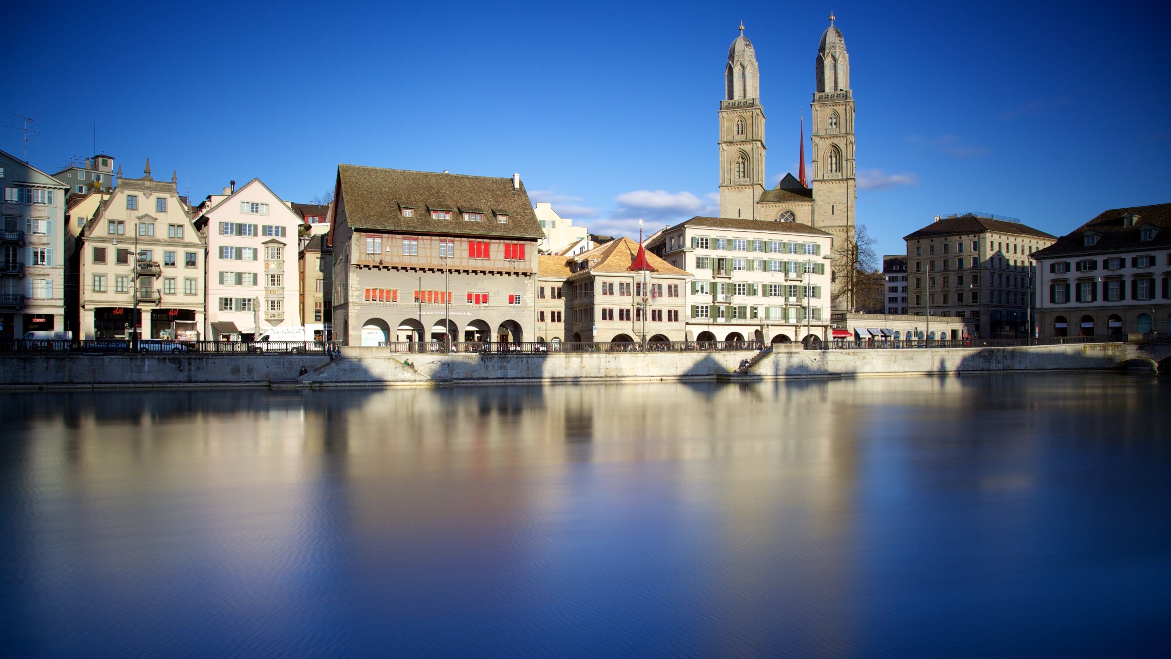Grossmuenster which includes heritage architecture and a city