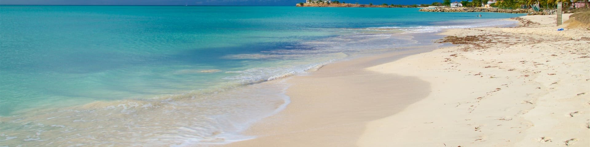 Runaway Bay Beach caracterizando paisagens litorâneas e uma praia