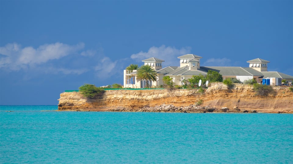 Runaway Bay Beach showing rugged coastline, general coastal views and a house