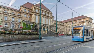 Königsstraße in Kassel mit Rathaus im Hintergrund