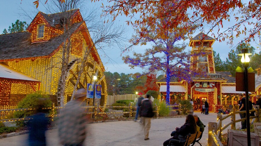 Stone Mountain Park mit einem Herbstfarben und Garten
