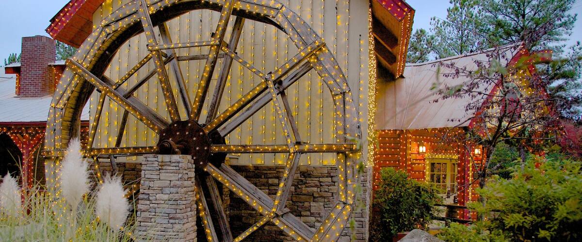 Stone Mountain Park featuring heritage architecture