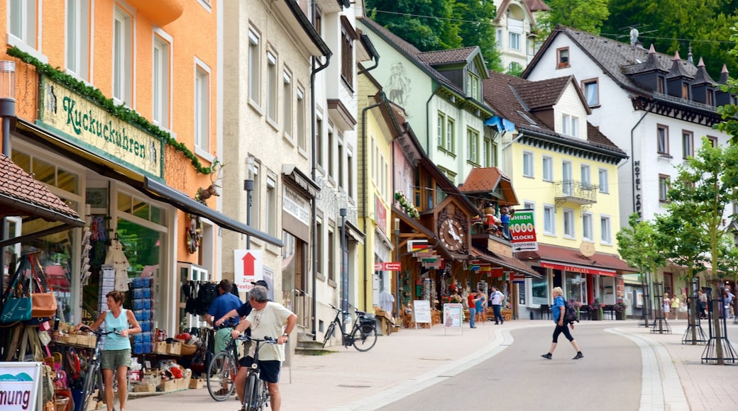 Triberg im Schwarzwald som viser sykling og gatescener