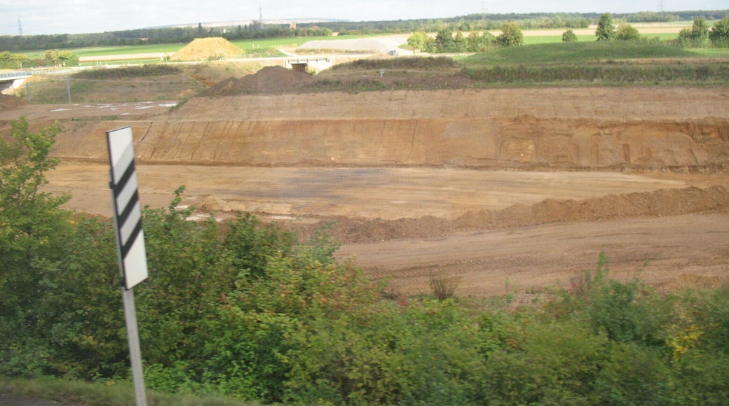 A 4 n östlich Buir, Ausschachtung des Trassen-Einschnitts, 07. 08. 2011.