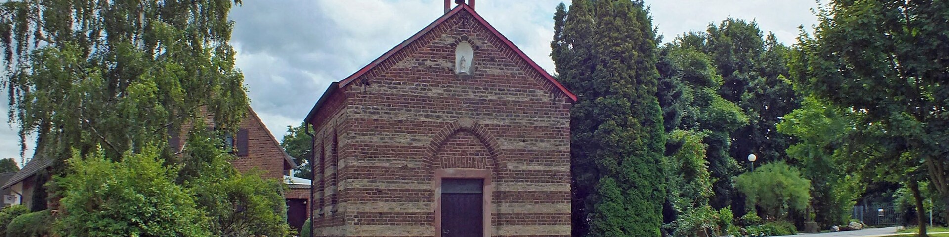 This is a photograph of an architectural monument. It is on the list of cultural monuments of Kerpen, no. 66