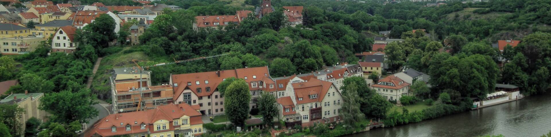 Blick von der Burg Giebichenstein auf Kröllwitz und den Petersberg