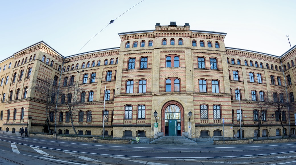 This is a photograph of an architectural monument. It is on the list of cultural monuments of Magdeburg, no. 094 70955