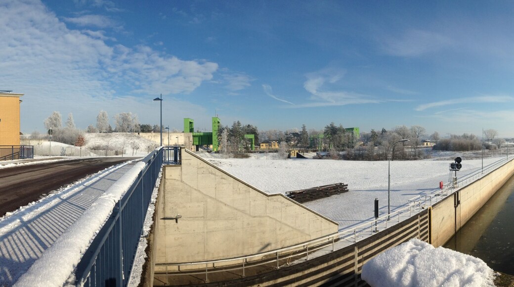 Panorama Schiffshebewerk Magdeburg Rothensee mit unterem Vorhafen der Doppelsparschleuse