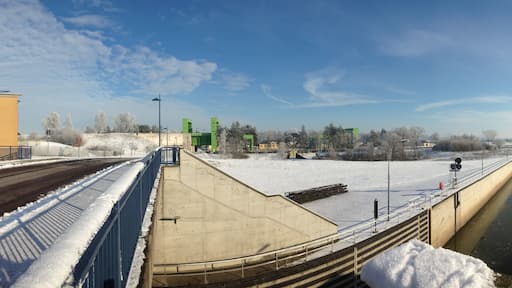 Panorama Schiffshebewerk Magdeburg Rothensee mit unterem Vorhafen der Doppelsparschleuse
