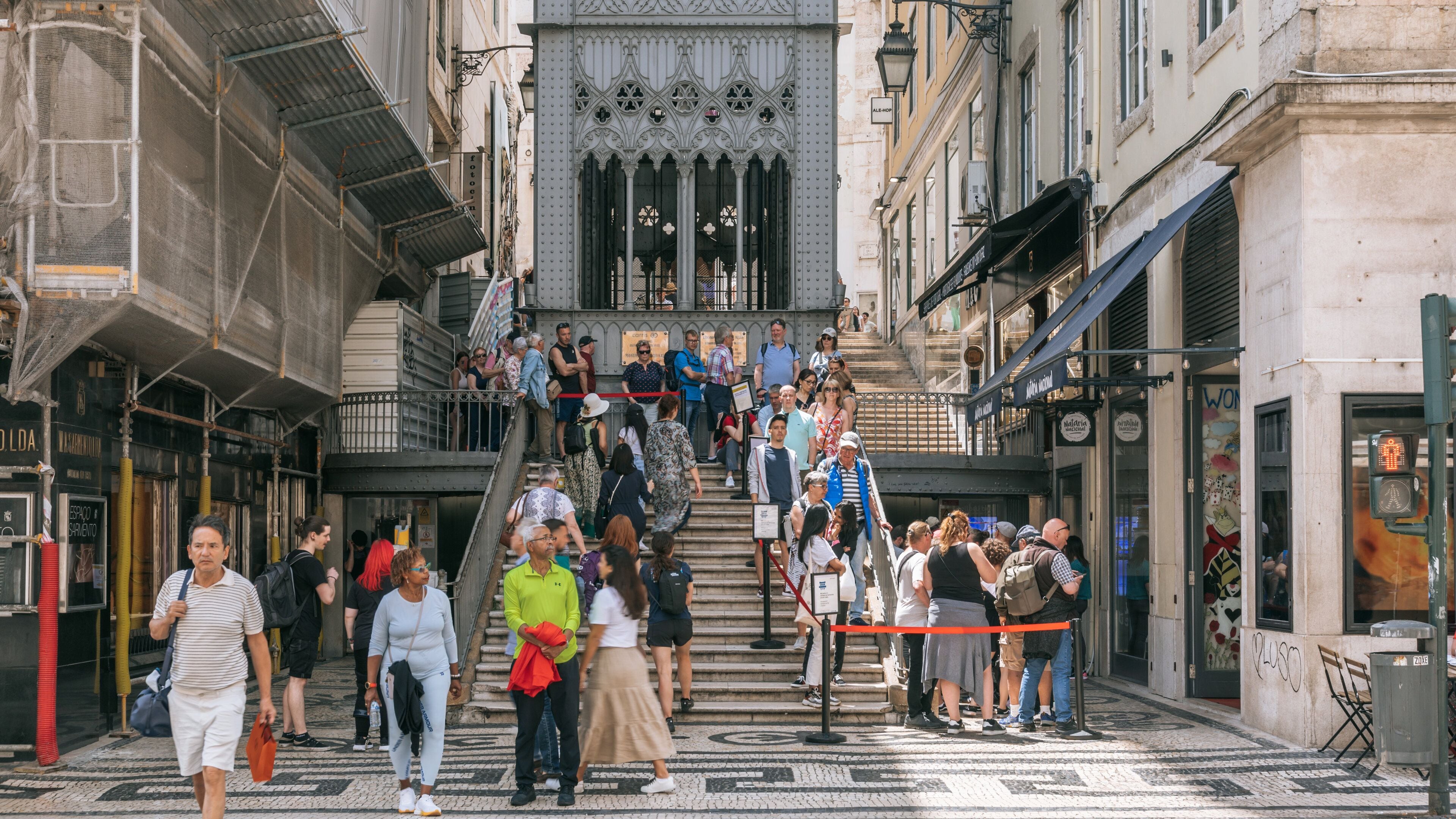 Chiado which includes street scenes