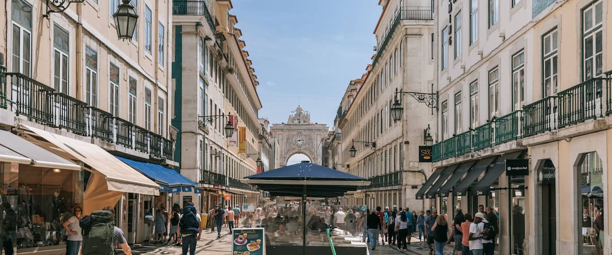 Chiado which includes street scenes and a city