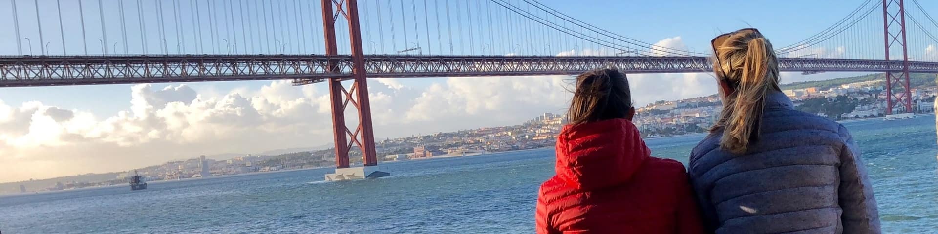 Don’t be afraid to walk a little or go with your car.
It’s a point of view under the Cristo Rei.