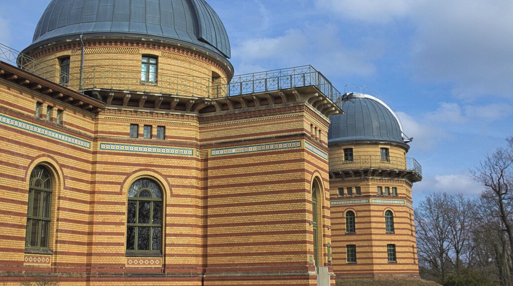 Potsdamer Institut für Klimafolgenforschung - ein schöner Spaziergang durch den Wissenschaftspark Albert Einstein.
Potsdam Institute for Climate Impact Research - nice walk along the historical Research Campus Albert Einstein.